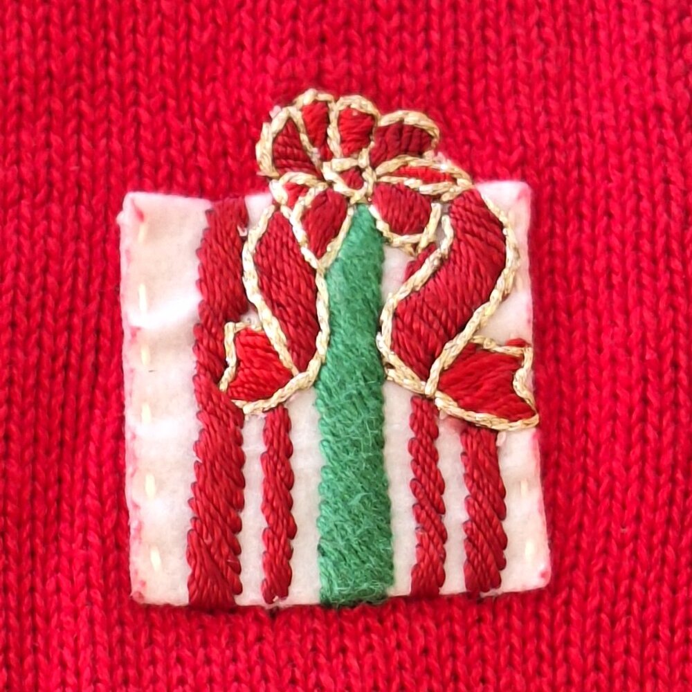 Heirloom Collectibles women's vintage Christmas sweater vest. - Picture 7 of 8